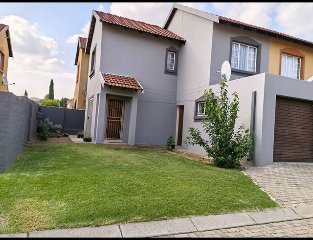 2 BEDROOM TOWNHOUSE FOR SALE IN BERGSIG